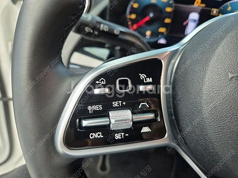 벤츠 GLA 중고 벤츠 GLA클래스 중고 흰색 2021년식 GLA220 법인차량 세금혜택--9